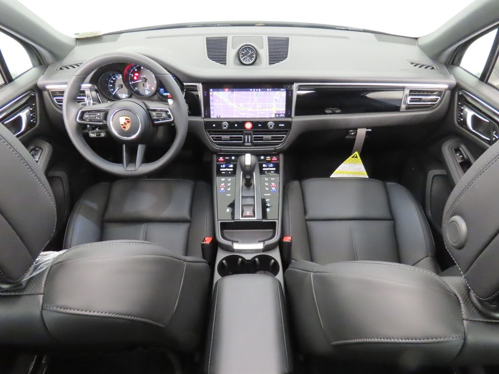 Thumbnail: 2026 Porsche Macan - 15