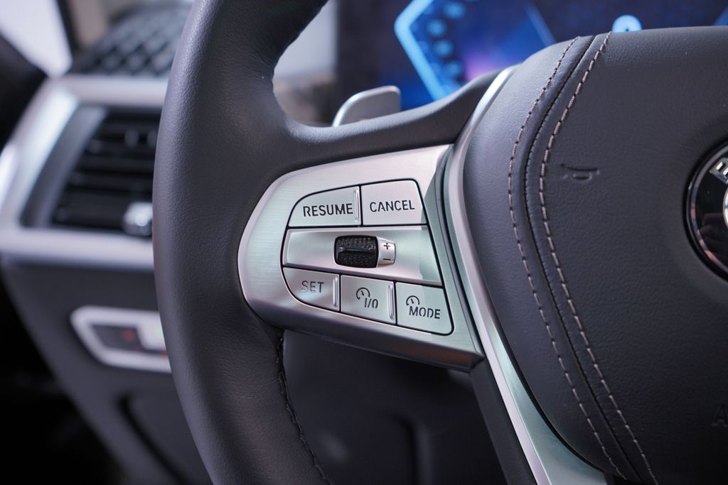 Thumbnail: 2023 BMW X7 - 21