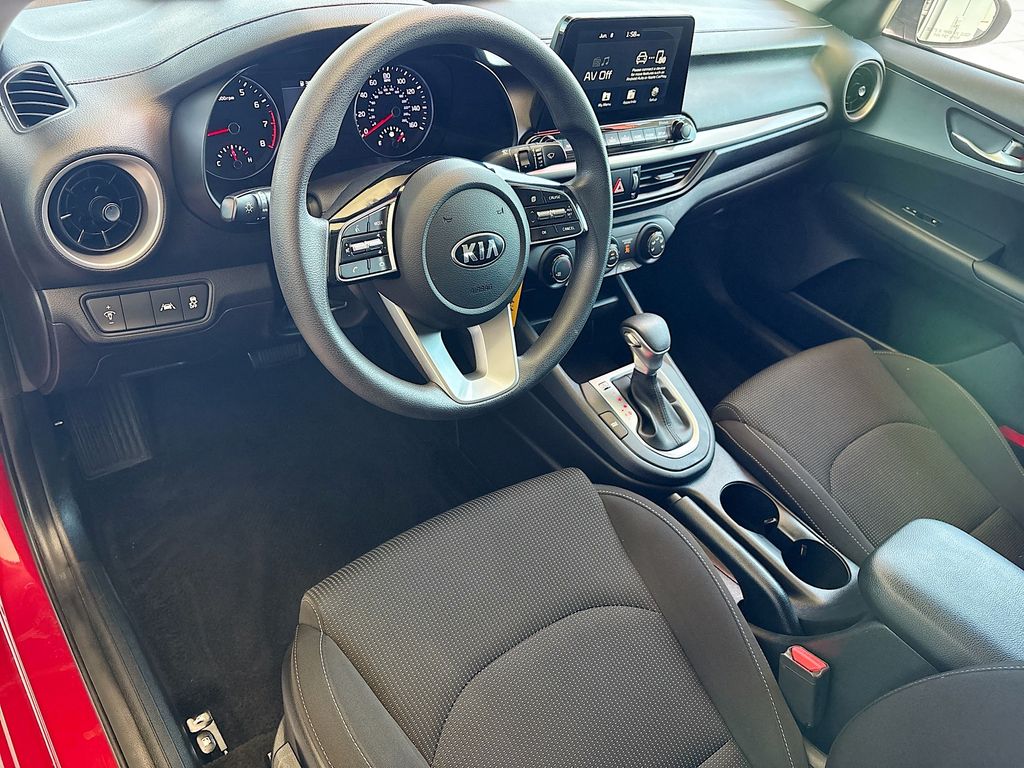 Thumbnail: 2021 Kia Forte - 9
