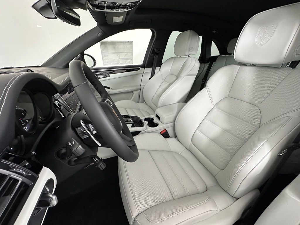 Thumbnail: 2026 Porsche Macan - 5