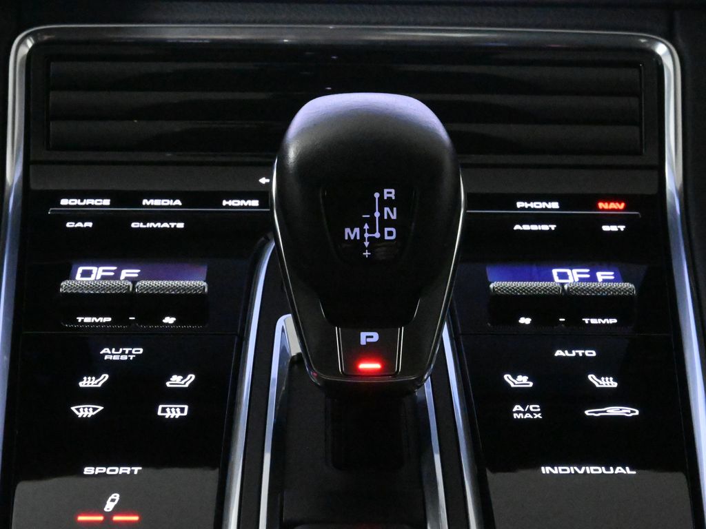 2022 Porsche Panamera Platinum 27
