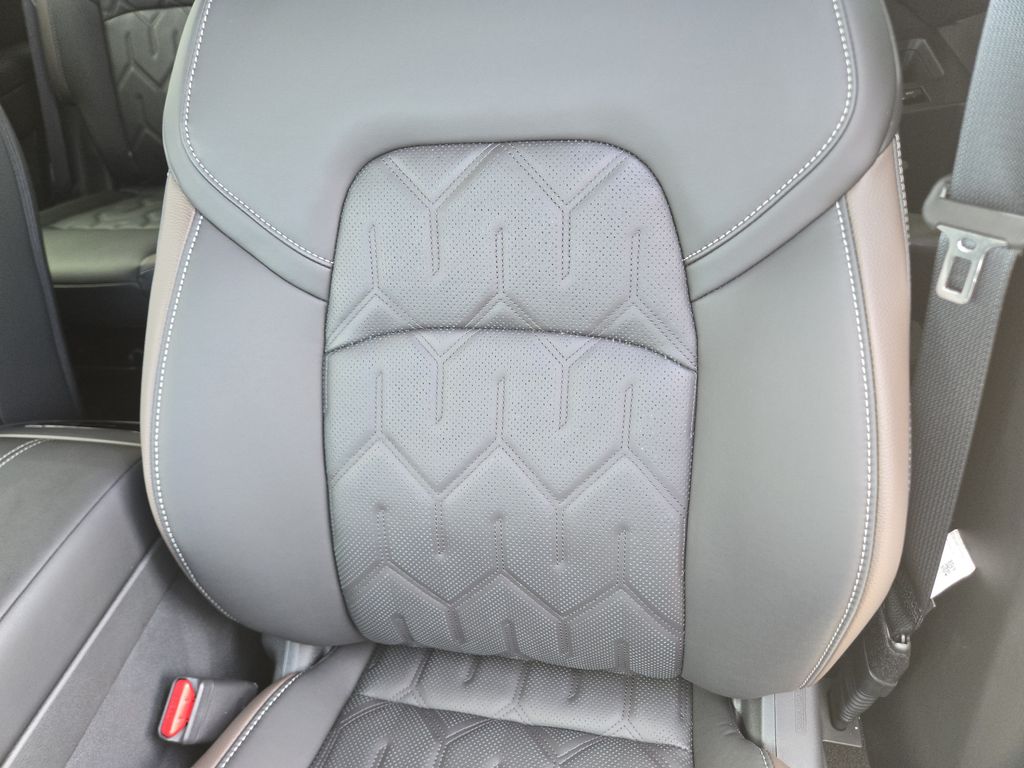 2026 Nissan Pathfinder Platinum - 9