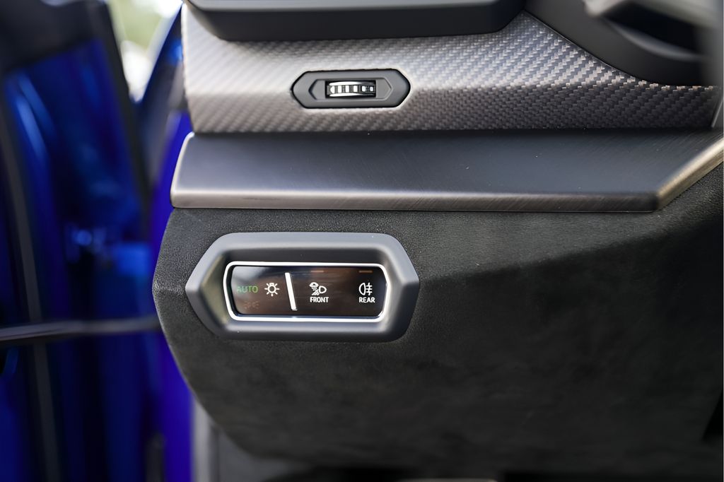 Used 2024 Blue Lamborghini Performante image 20