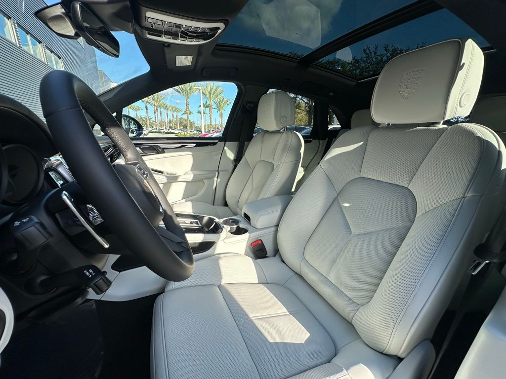 Thumbnail: 2026 Porsche Macan - 5