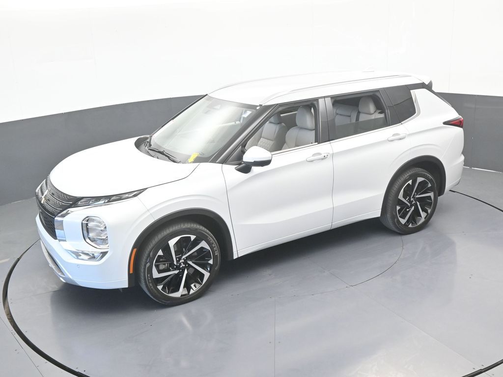 Used 2022 White Diamond Mitsubishi SEL image 47