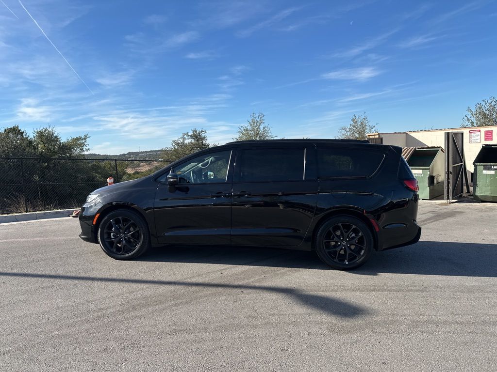 Used Car 2025 Chrysler Pacifica  Limited For Sale Under $40,000 In Austin, Texas