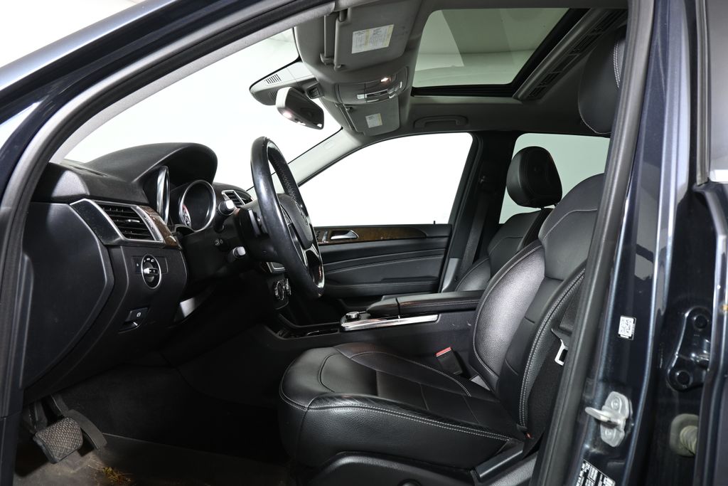 Thumbnail: 2015 Mercedes-Benz M-Class - 3