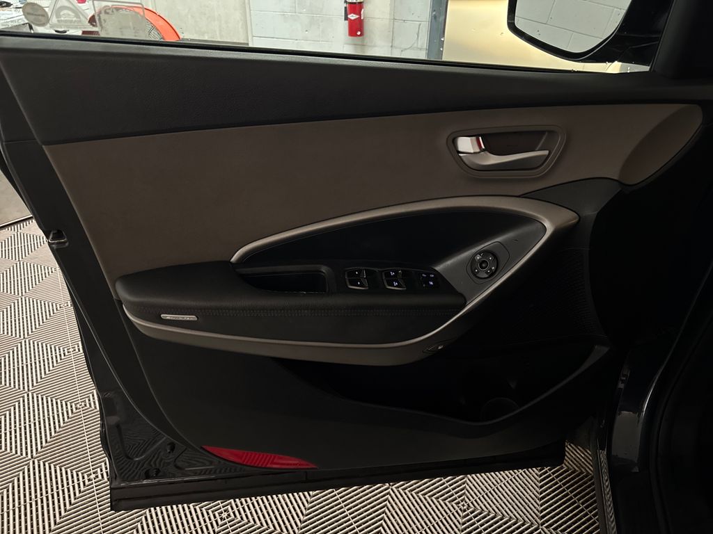 Used 2017 Blue Hyundai SE image 14