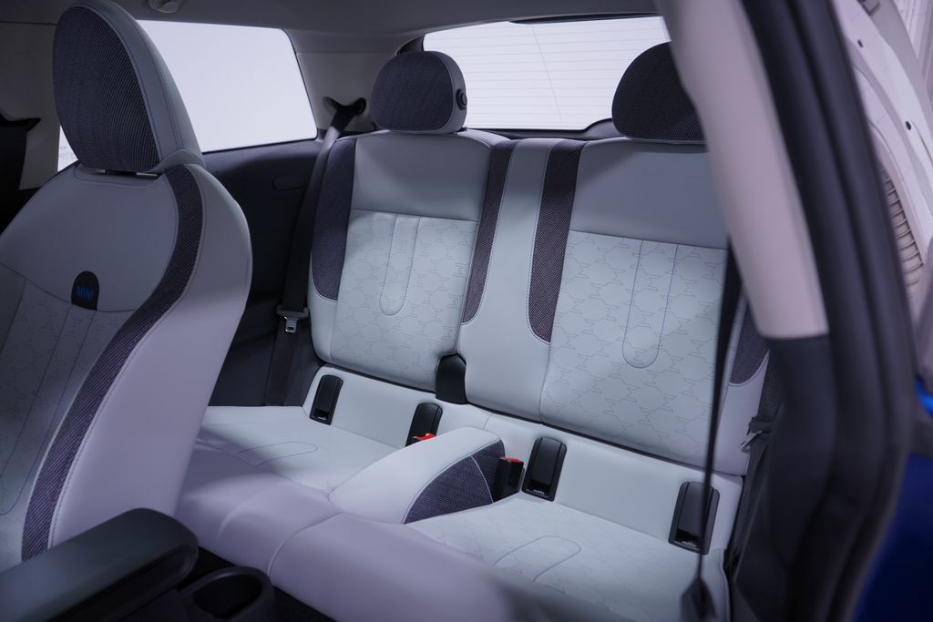 Thumbnail: 2025 MINI Cooper - 9