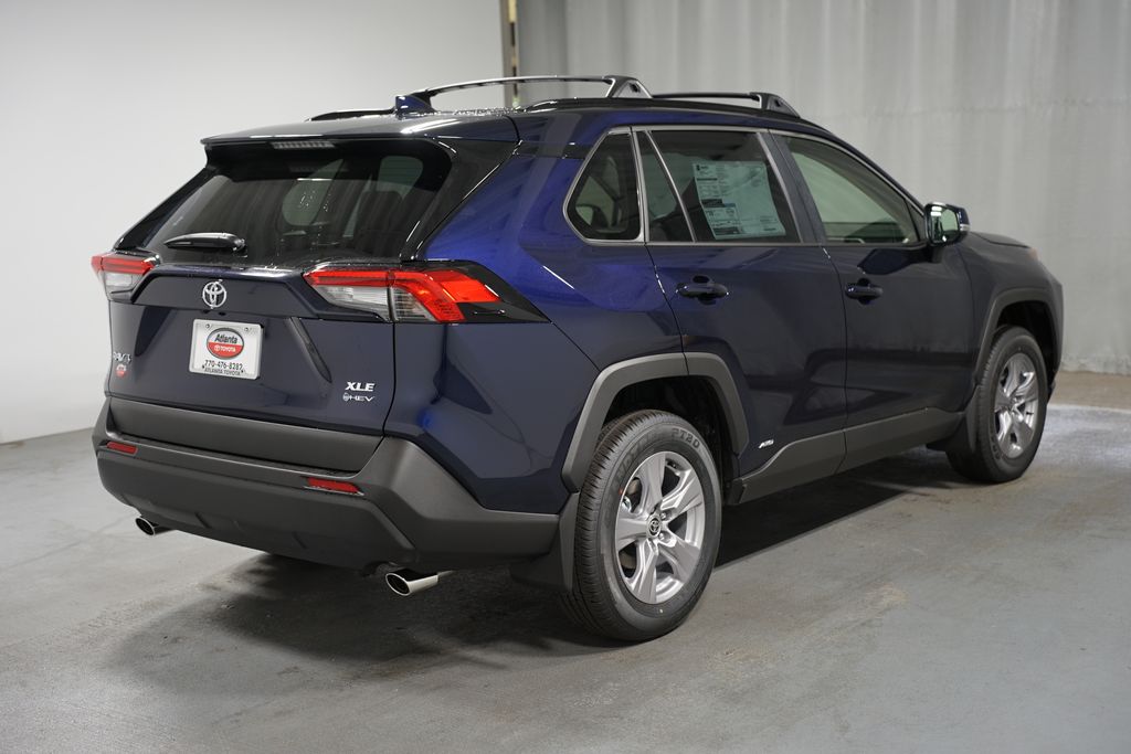 2025 Toyota RAV4 XLE 8