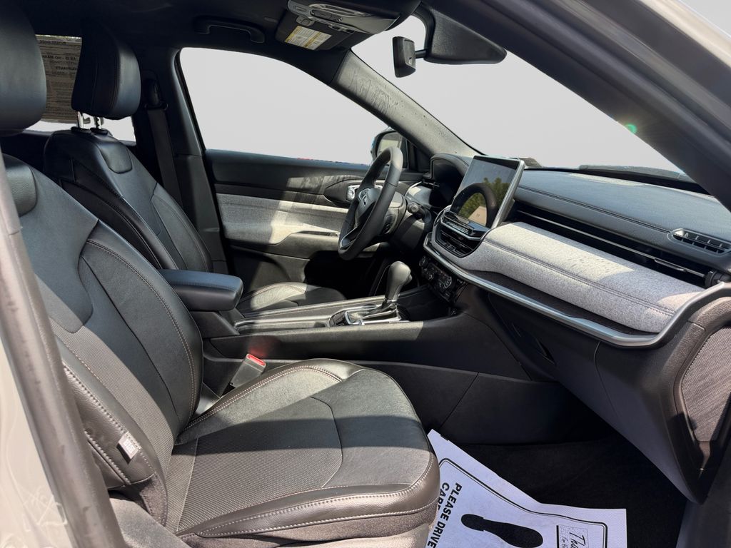 2023 Jeep Compass Latitude Lux Gray at South Hills CDJR