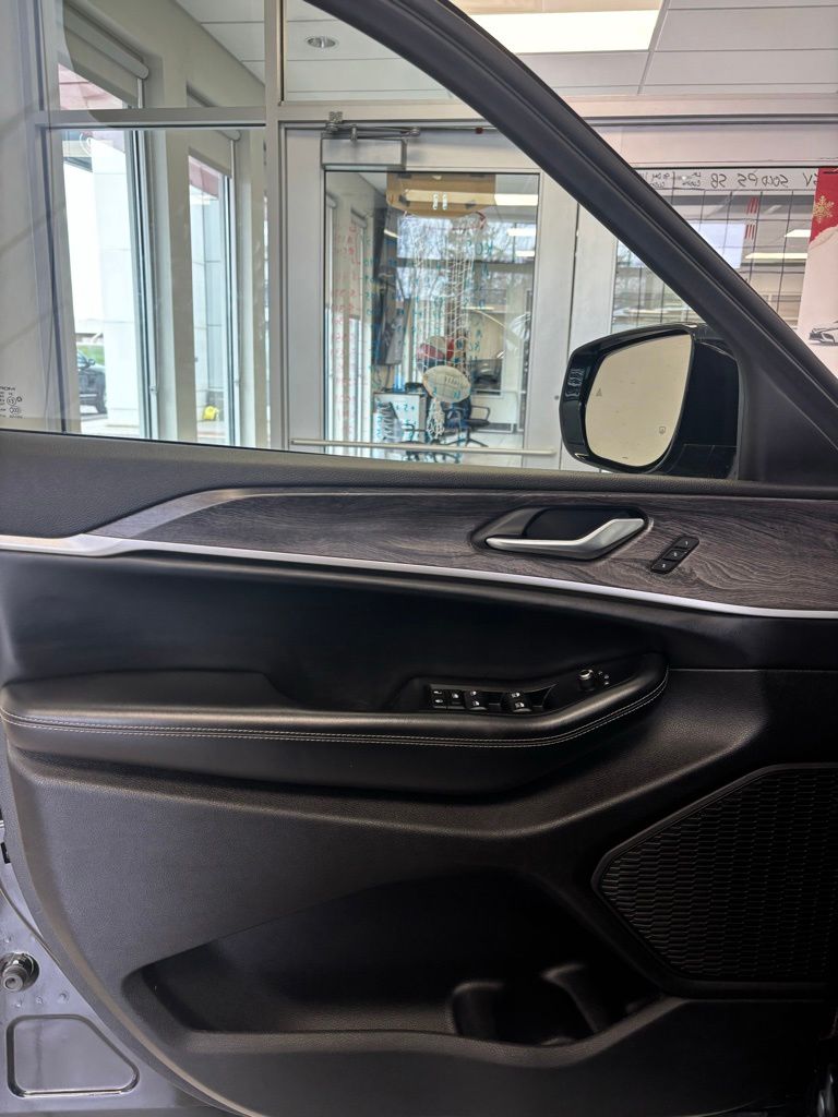 Used 2023 Jeep Grand Cherokee SUV