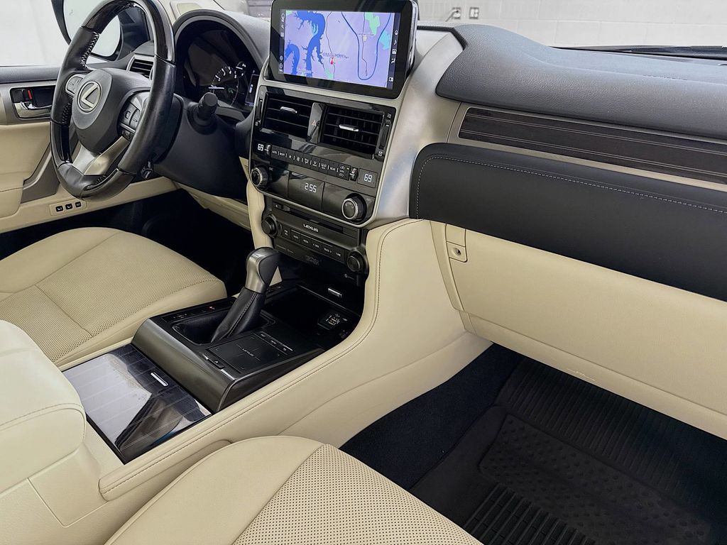 Thumbnail: 2022 Lexus GX - 30