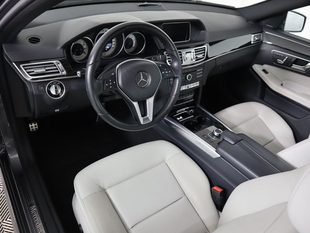 Thumbnail: 2016 Mercedes-Benz E-Class - 9