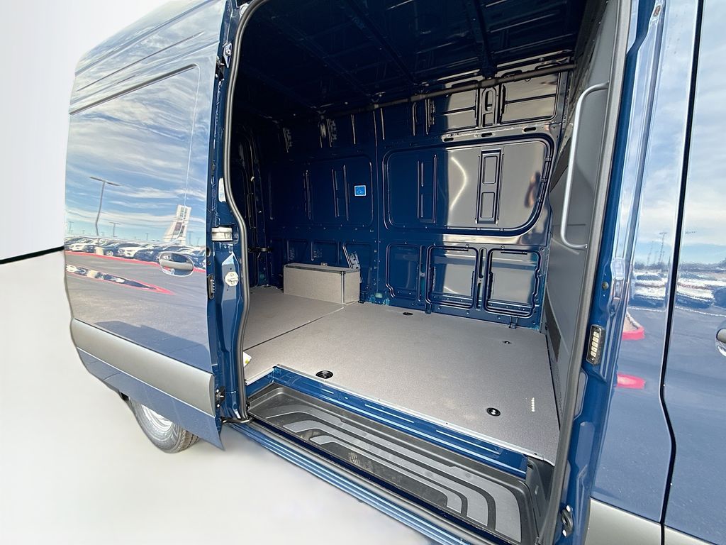 Thumbnail: 2026 Mercedes-Benz Sprinter - 20