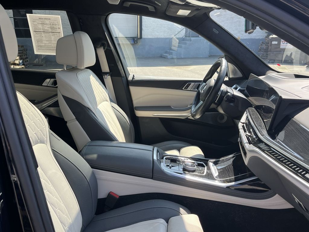 Thumbnail: 2023 BMW X7 - 24