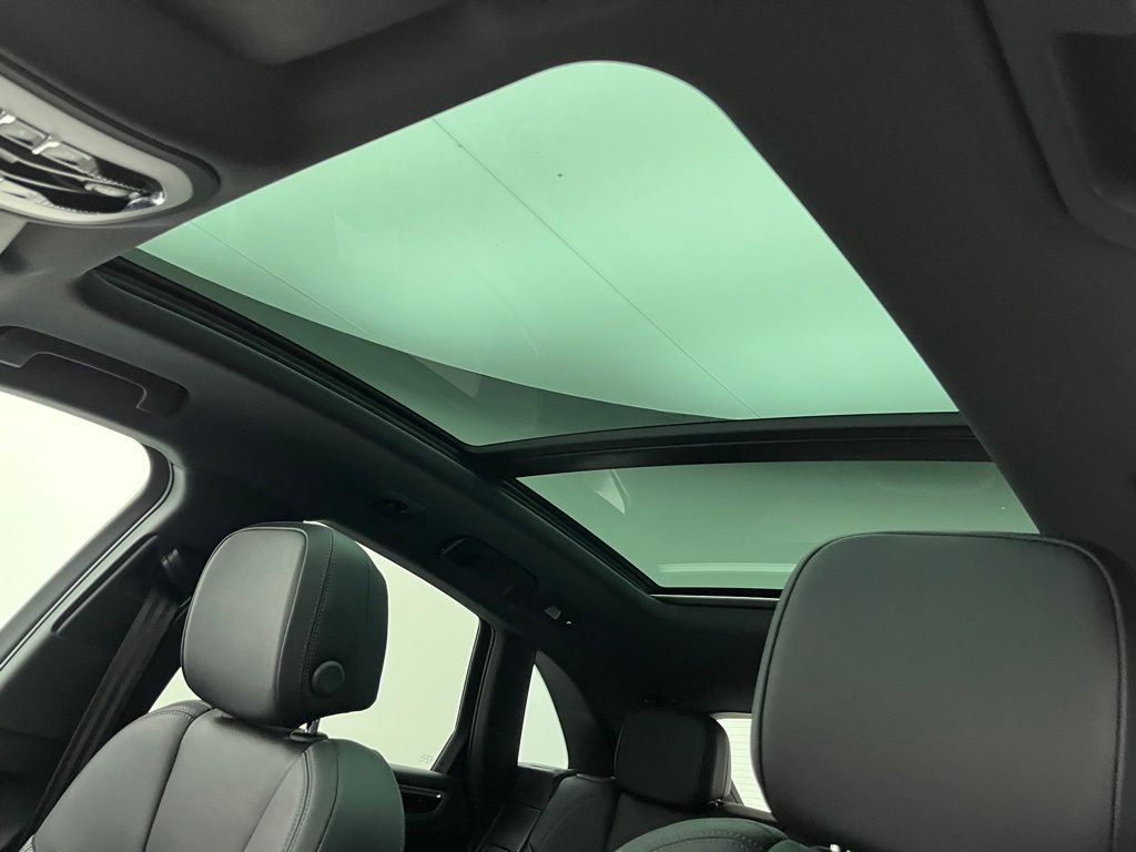 Thumbnail: 2021 Porsche Macan - 29