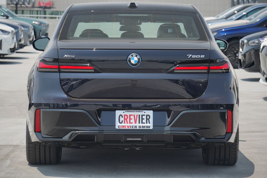 Thumbnail: 2025 BMW 7 Series - 7