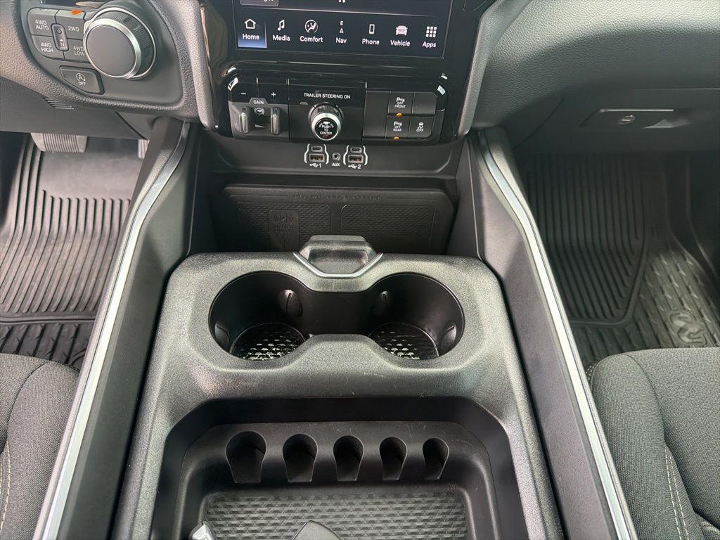 2025 Ram 1500 Big Horn Crew Cab 4x4 5'7" Box