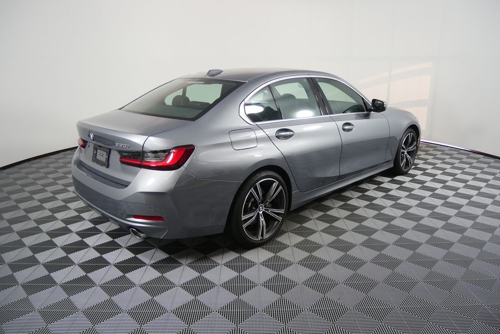 Thumbnail: 2024 BMW 3 Series - 3
