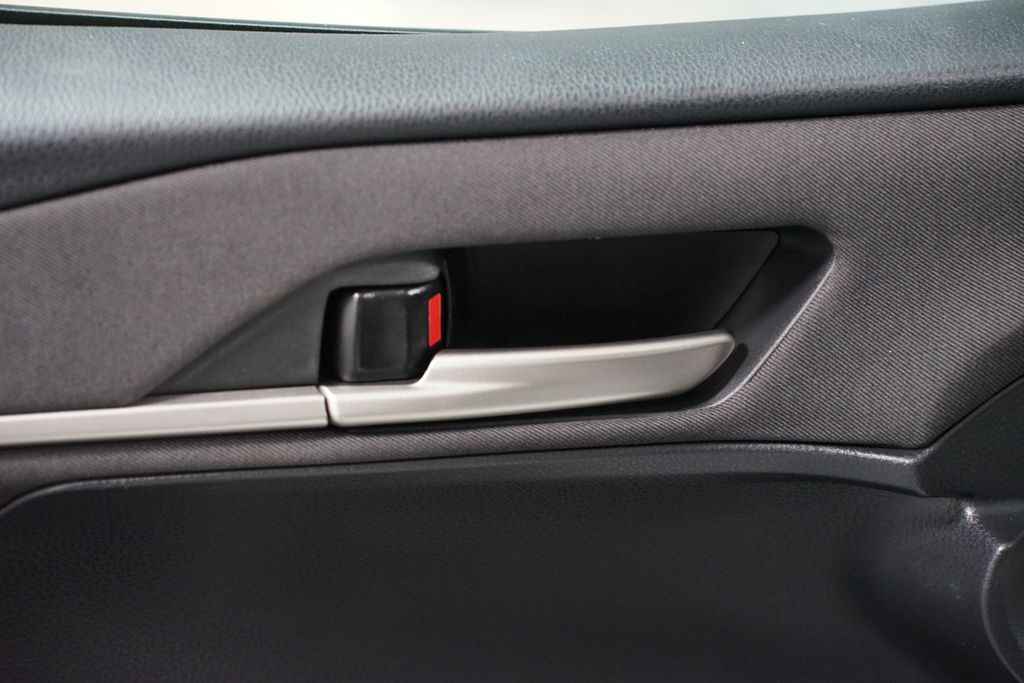 Thumbnail: 2025 Toyota Camry - 32