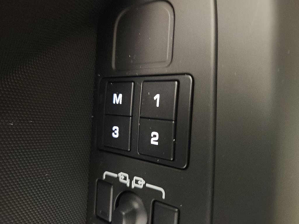 Thumbnail: 2025 Land Rover Defender - 10