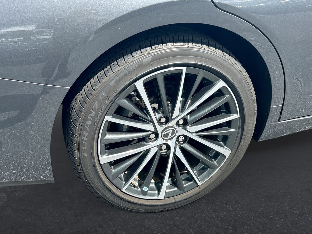 Thumbnail: 2025 Lexus ES - 17