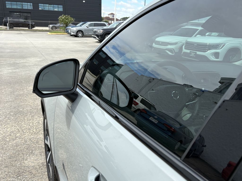 New 2026 Vapour Gray Volvo B5 AWD Plus image 10