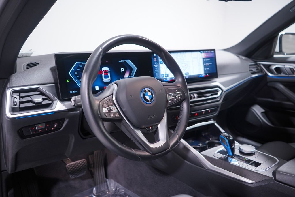 Thumbnail: 2023 BMW i4 - 6