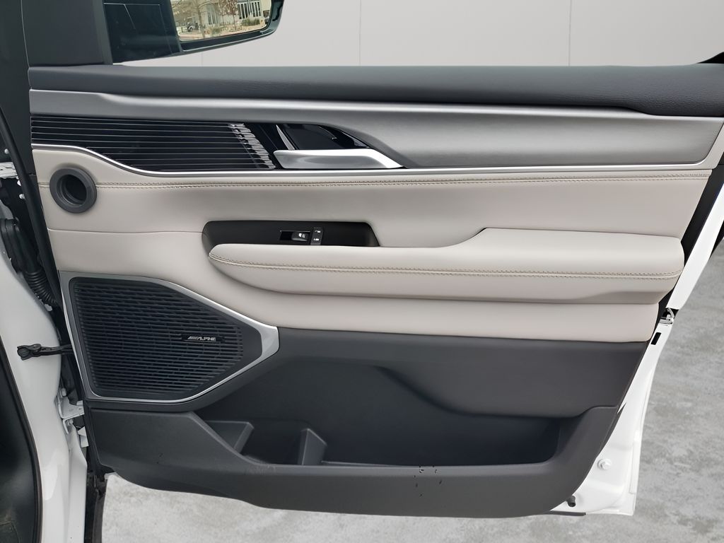 New 2026 White Jeep  image 13