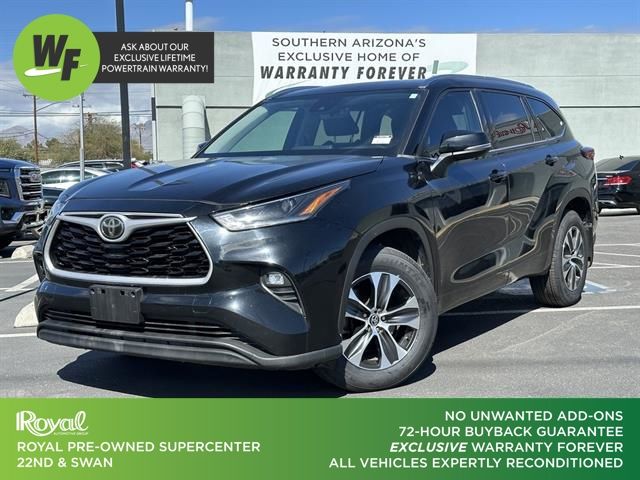 Midnight Black Metallic 2021 Toyota Highlander XLE AWD SUV / Crossover All-Wheel Drive 8-Speed Automatic