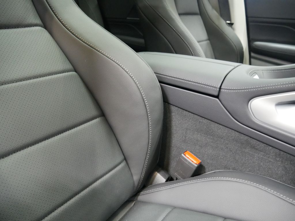 Thumbnail: 2026 Mercedes-Benz GLE - 30