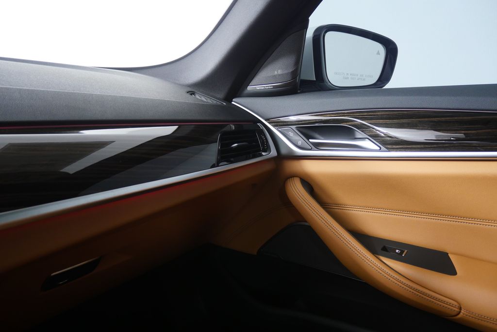 Thumbnail: 2023 BMW 5 Series - 26
