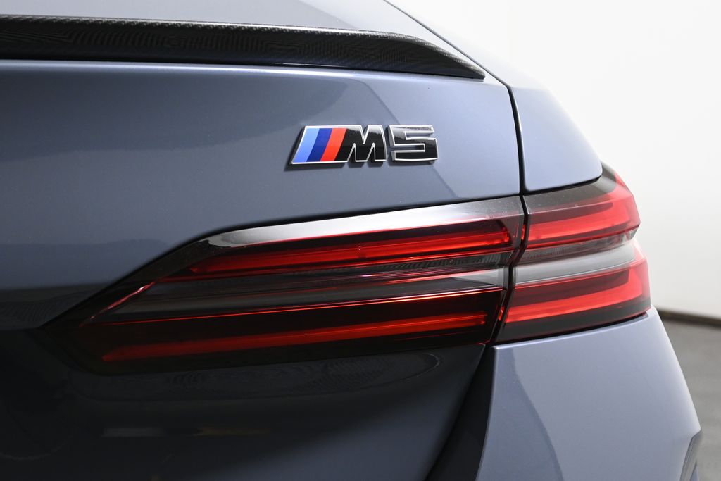 Thumbnail: 2026 BMW M5 - 13