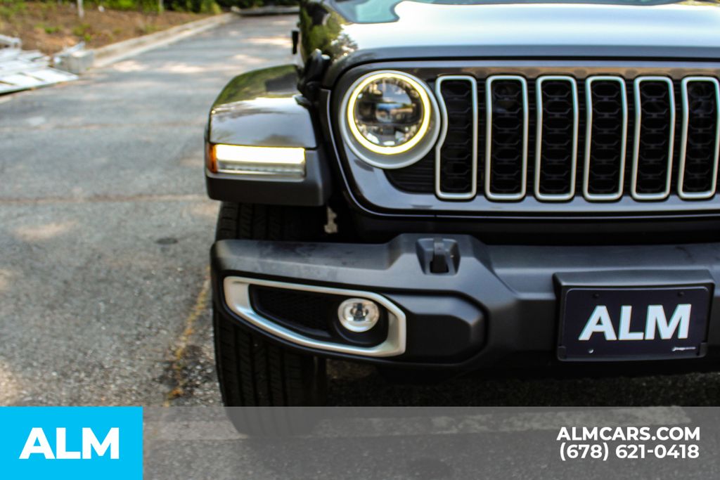 Used 2025 Gray Jeep Sahara image 12