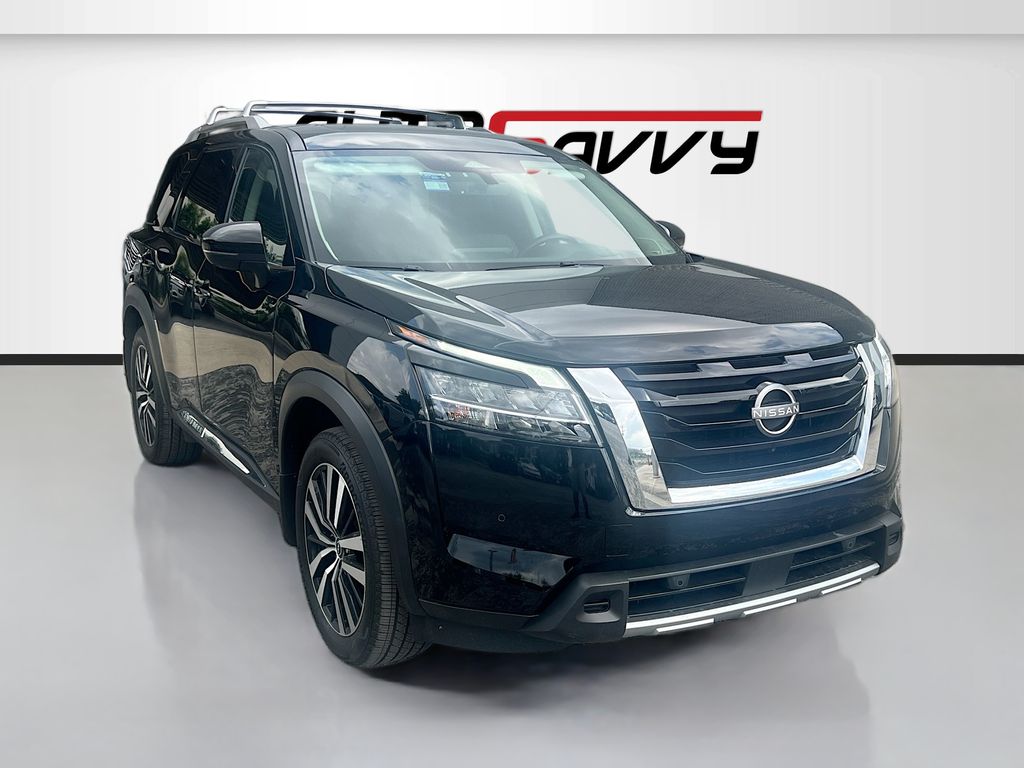 2023 Nissan Pathfinder Platinum 4WD's photo