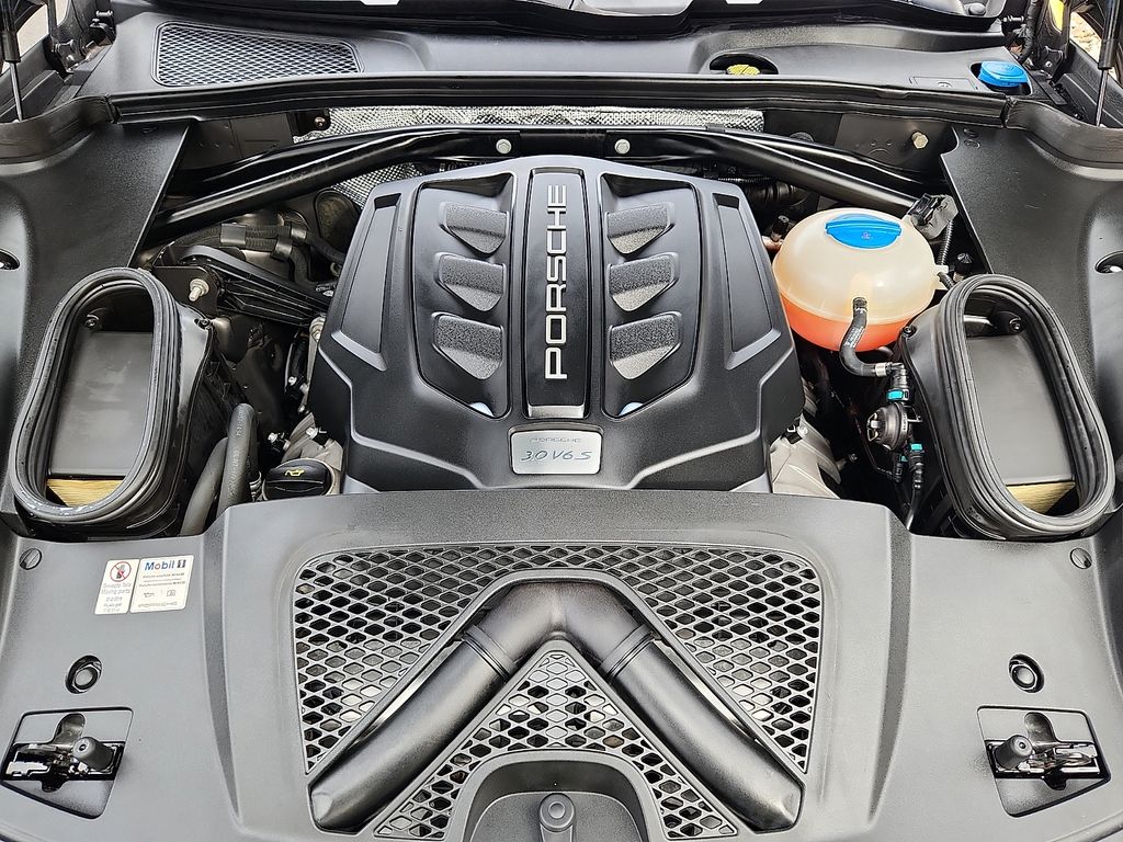 Thumbnail: 2015 Porsche Macan - 28