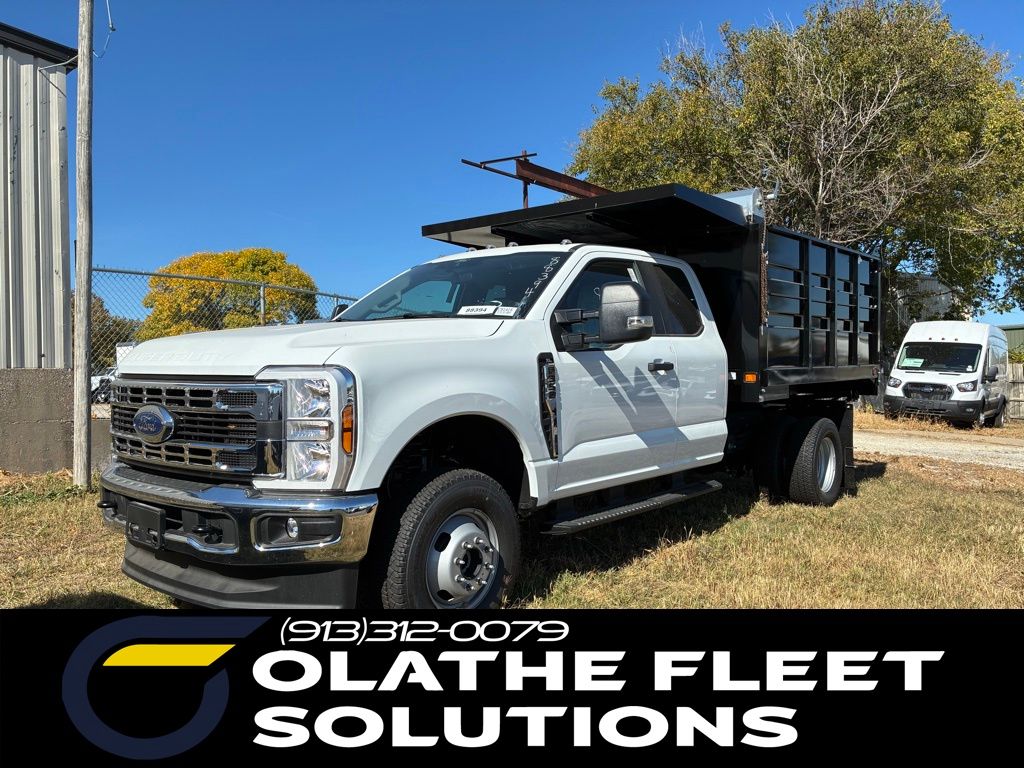 Oxford White 2025 Ford F-350 Super Duty Chassis Pickup Truck Four-Wheel Drive Automatic
