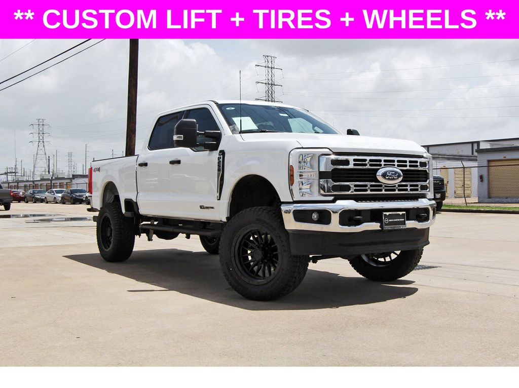 Oxford White 2025 Ford F-250 Super Duty Pickup Truck Four-Wheel Drive Automatic