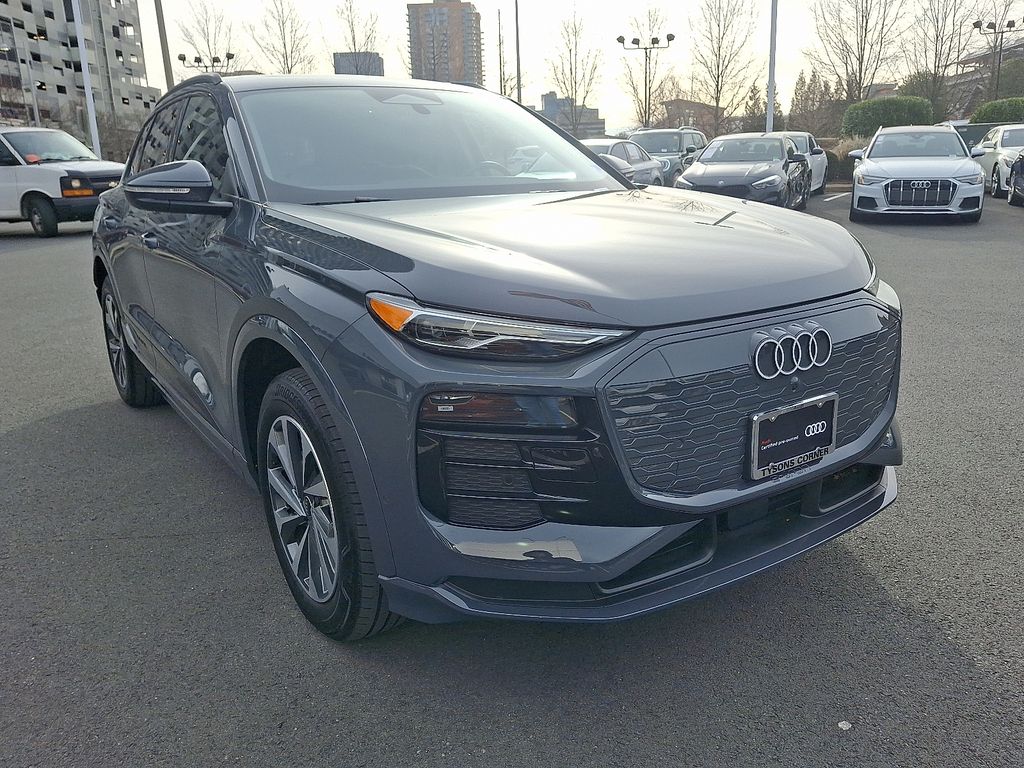 Thumbnail: 2025 Audi Q6 e-tron - 3