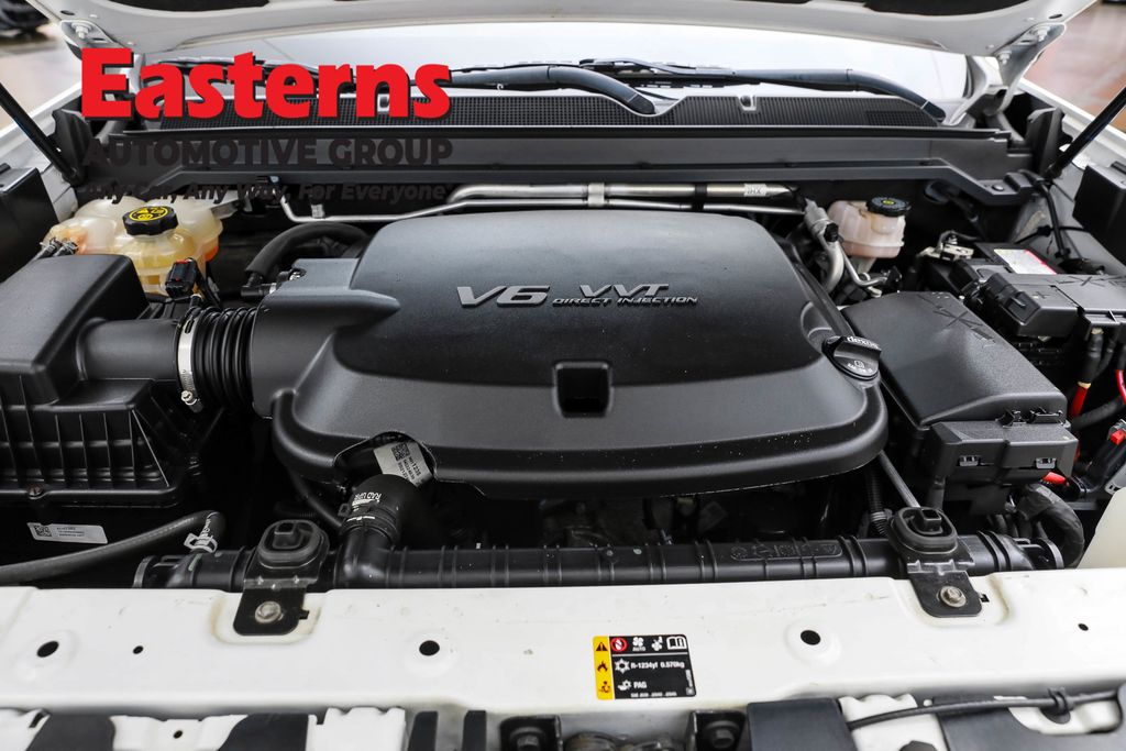 Used 2022 White Chevrolet LT image 7