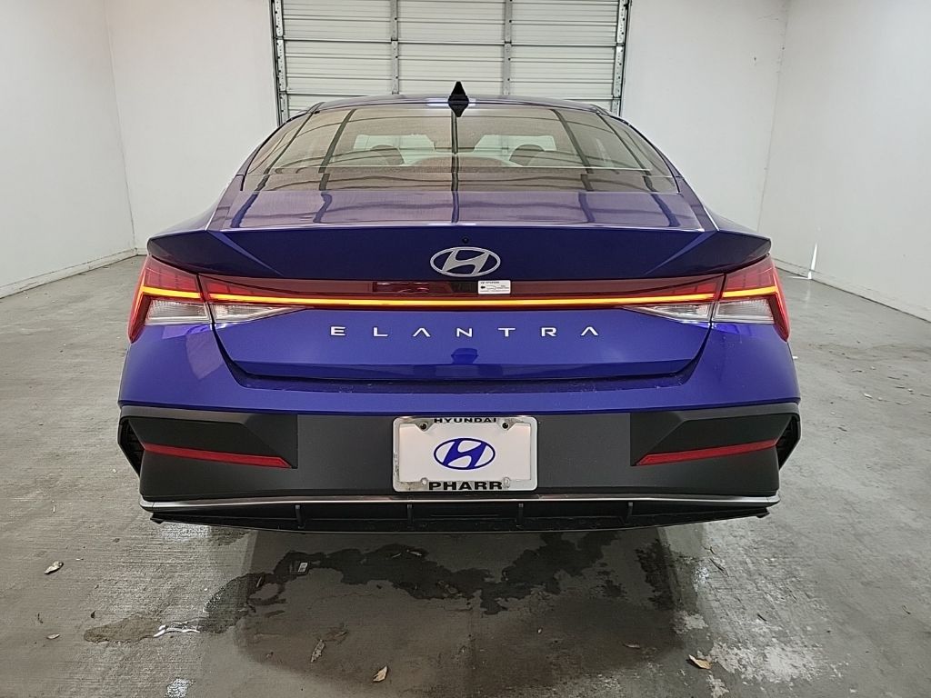 2025 Hyundai Elantra SEL 3