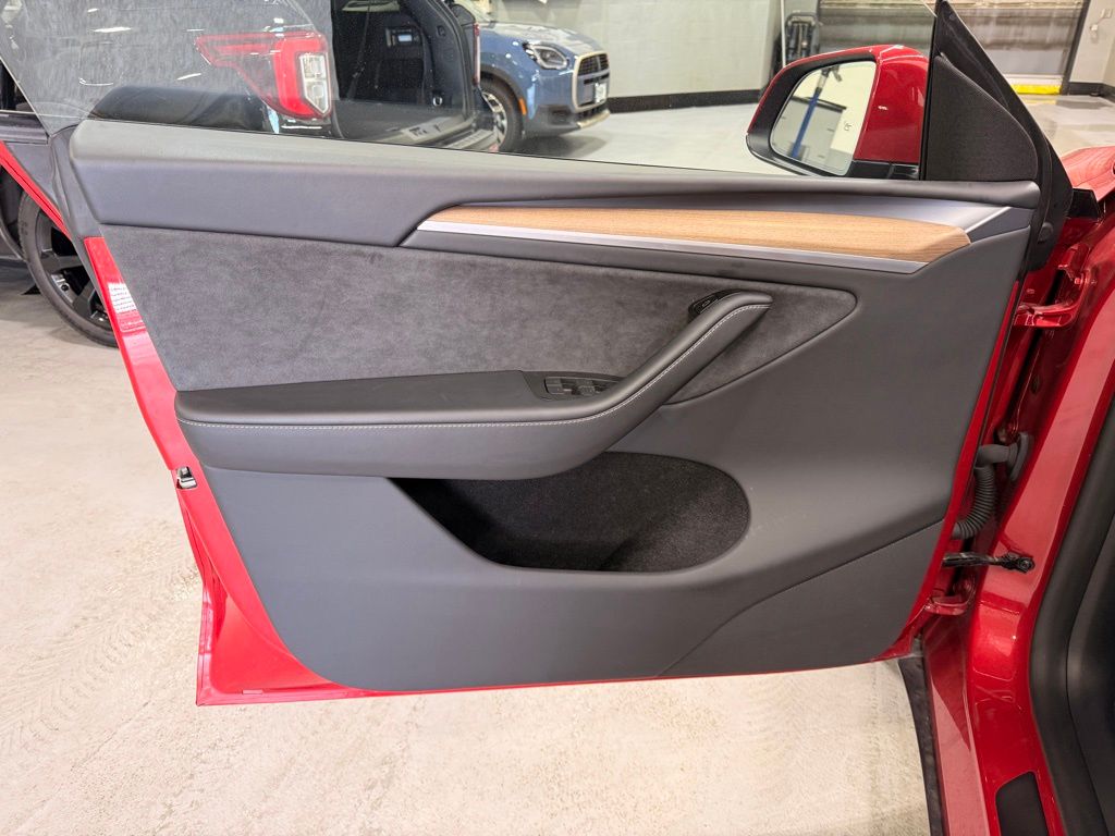 Thumbnail: 2024 Tesla Model Y - 10