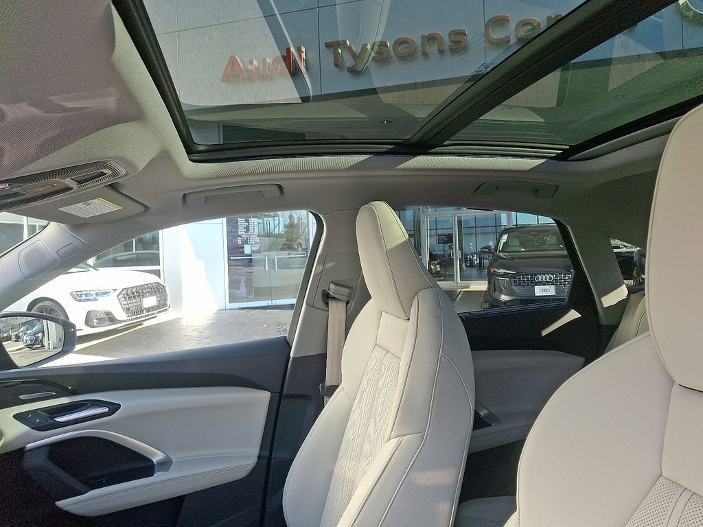 Thumbnail: 2025 Audi Q5 - 11