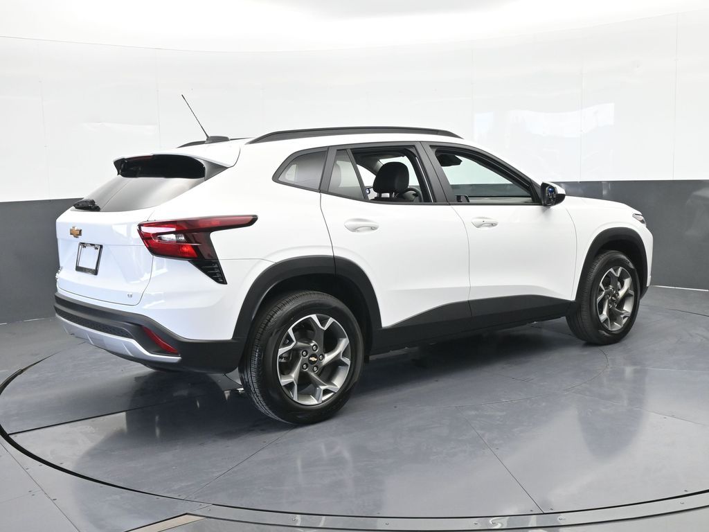 Used 2025 Summit White Chevrolet LT image 6