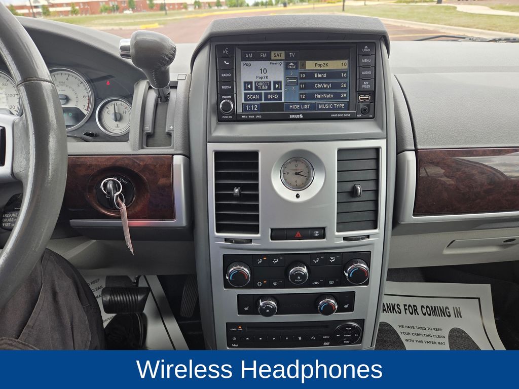 2010 Chrysler Town & Country Touring