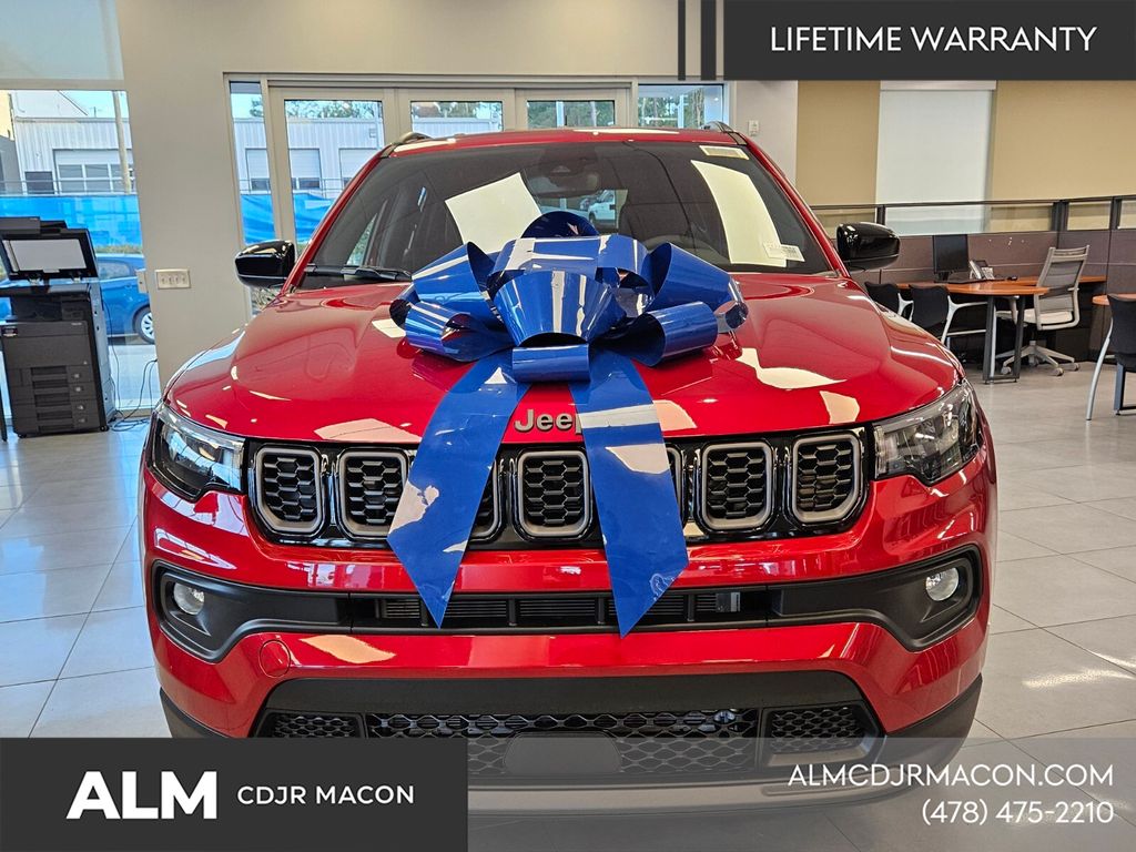 New 2026 Red Hot Pearl-Coat Exterior Paint Jeep Latitude image 3