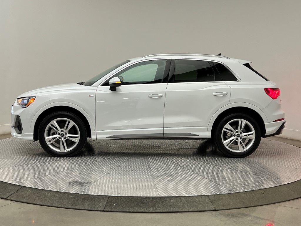 Thumbnail: 2022 Audi Q3 - 3