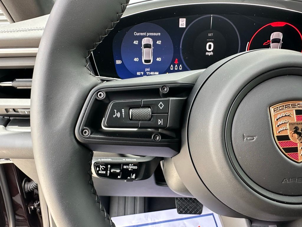 Thumbnail: 2025 Porsche Macan - 20