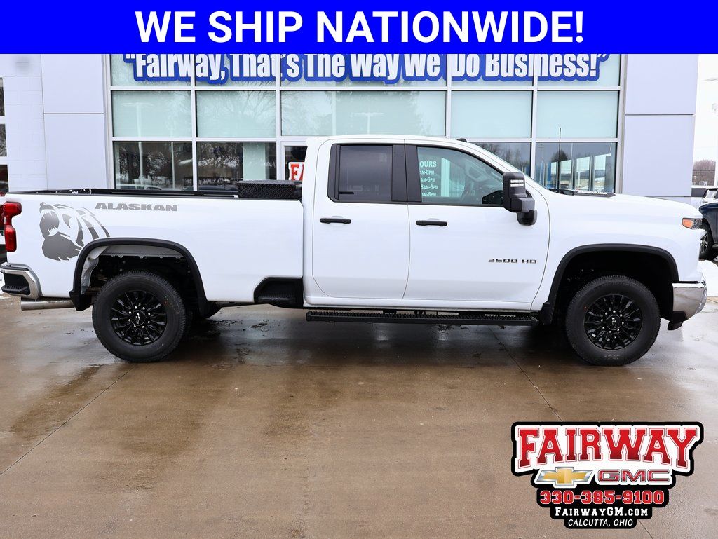 Summit White 2026 Chevrolet Silverado 3500HD Pickup Truck Four-Wheel Drive Automatic